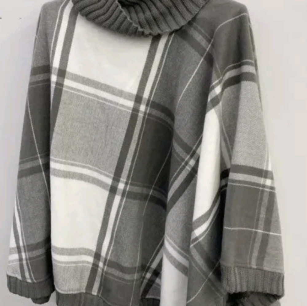 Charlie Paige Women's White And Gray Poncho One Size NWT MSRP $49.95 - Picture 3 of 5